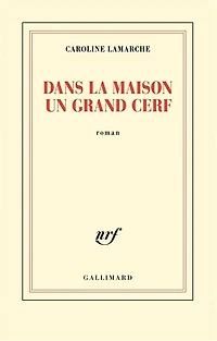 Dans la maison un grand cerf