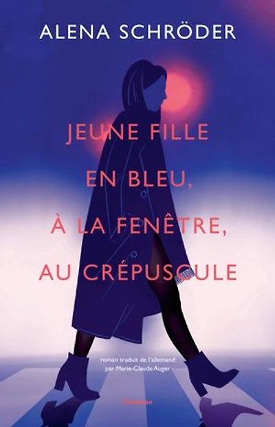 Jeune fille en bleu, à la fenêtre, au crépuscule