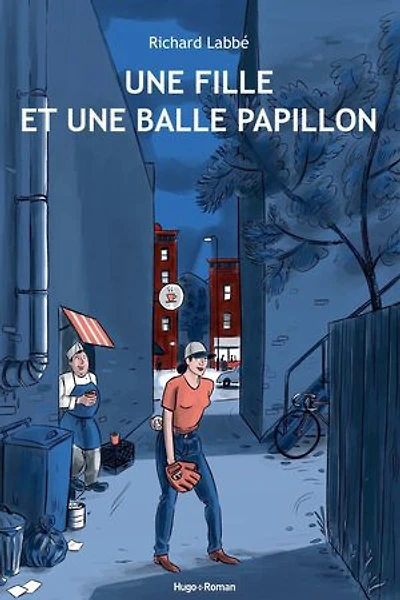 une fille et balle papillon