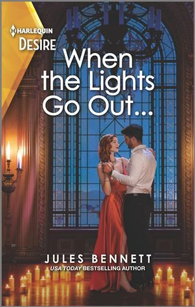 When the Lights Go Out...: A workplace romance set in a blackout