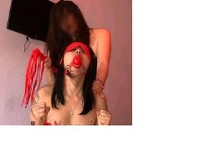 3 filles lesbiennes, des cordes, des tas de possibilités !