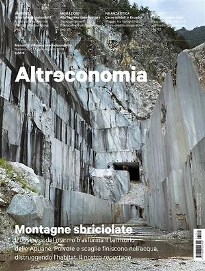 Altreconomia 261 - Luglio/Agosto 2023: Montagne sbriciolate