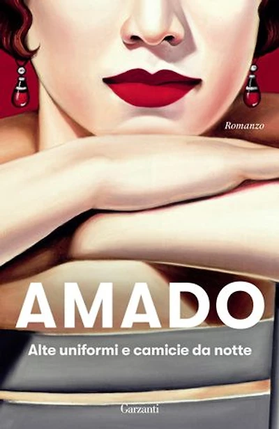 Alte uniformi e camicie da notte