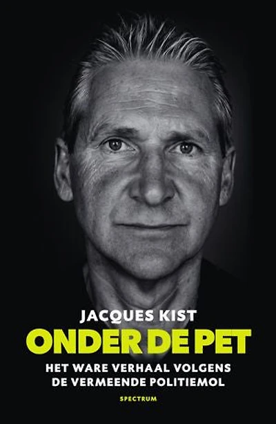 Onder de pet: Het ware verhaal van de vermeende politiemol