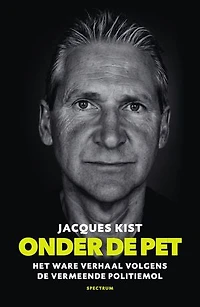 Onder de pet: Het ware verhaal van de vermeende politiemol