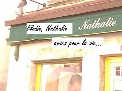jeunesse volée: Elodie, Nathalie , unies pour la vie...