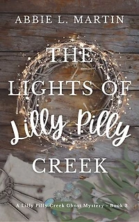 The Lights of Lilly Pilly Creek: Cozy ghost mystery amateur sleuth