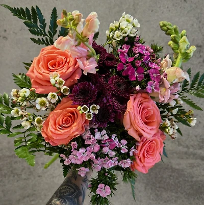 Bold & Rosy Bouquet – Coral Roses, Snapdragons, and Textured Wildflowers