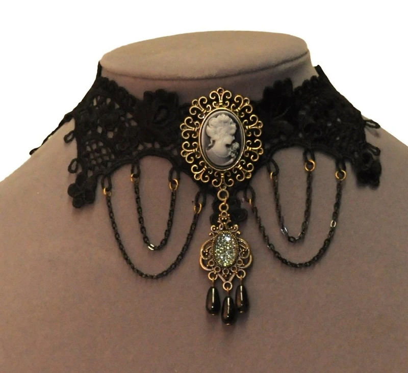 Lace Choker With Cameo Necklace