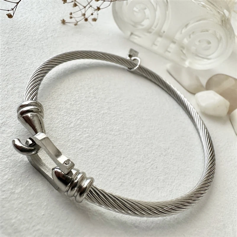 Ascot Chain Bracelet W Buckle Clasp