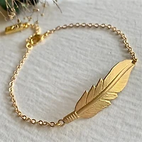 Plumes Red Brass Feather Bangle
