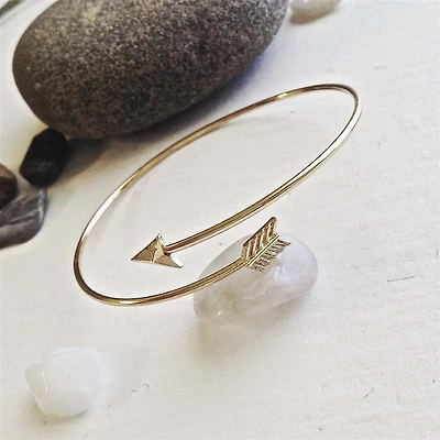 Misguided Arrow Bangle In Gold