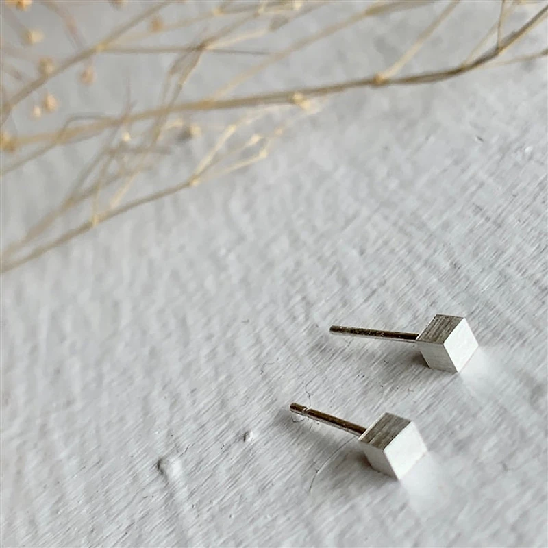 6 Minimalist Cube Stud Earrings in Silver