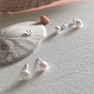 Delphinis Freshwater Pearl Studs