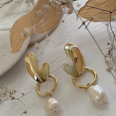 Miro Modernist Drop Fresfwater Pearl Earrings