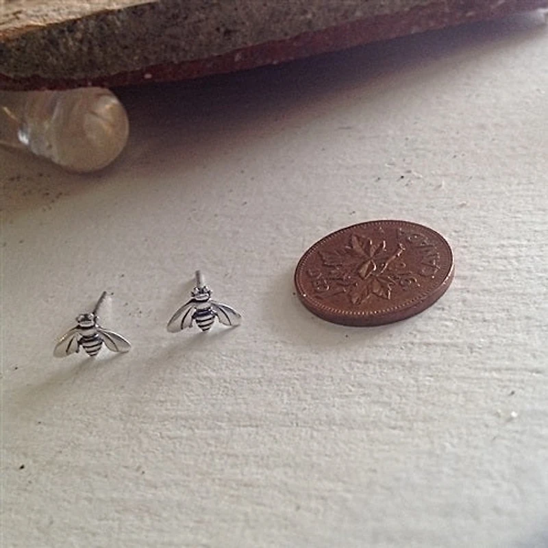 Nambi Bee Style Earrings