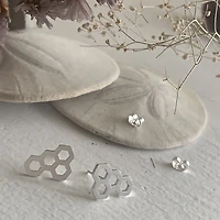 Pollen Honecomb Design Stud Earrings