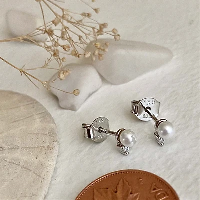 Coyo Dainty Peal And Rhinestone Stud