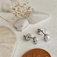 Coyo Dainty Peal And Rhinestone Stud