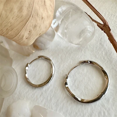 Michio 20MM Tectured Hoop Earring
