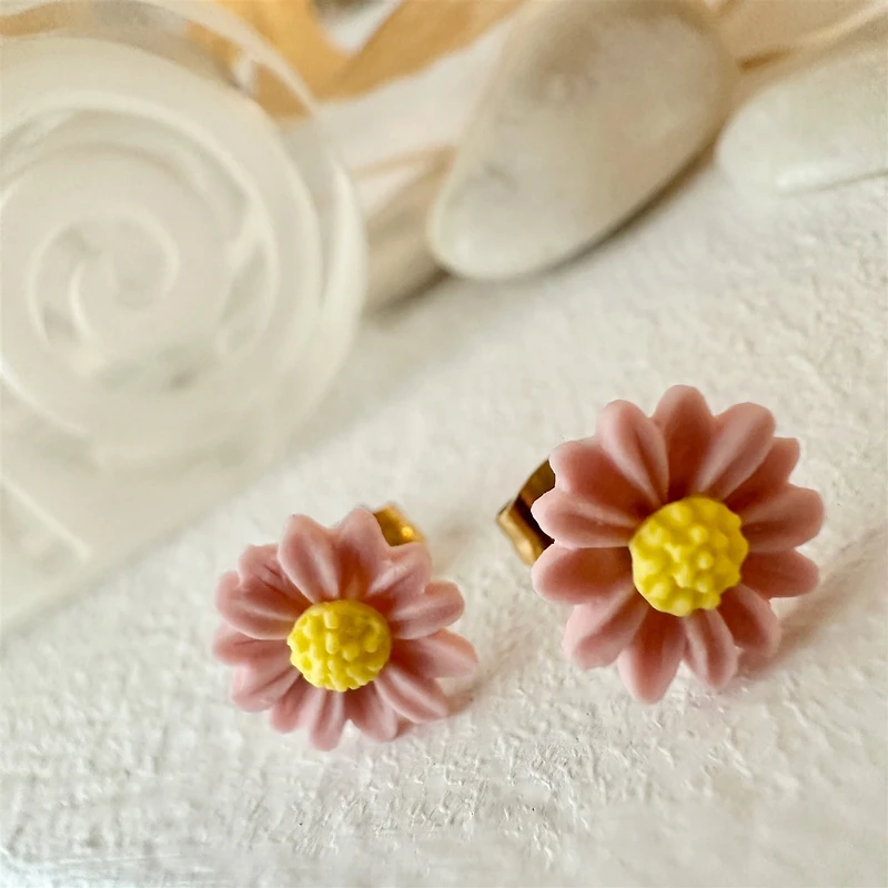 Pendientes tipo margarita de porcelana Bellis