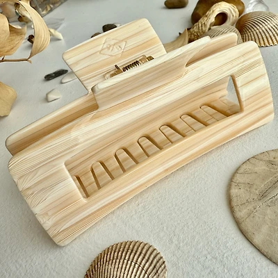 Andre Oversized Hair Claw in Butter Cream