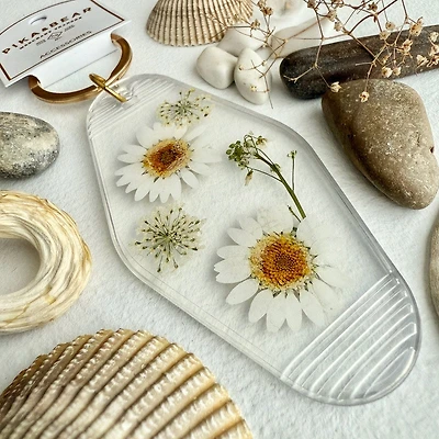 White Ashbury Presses Flowres Keychain
