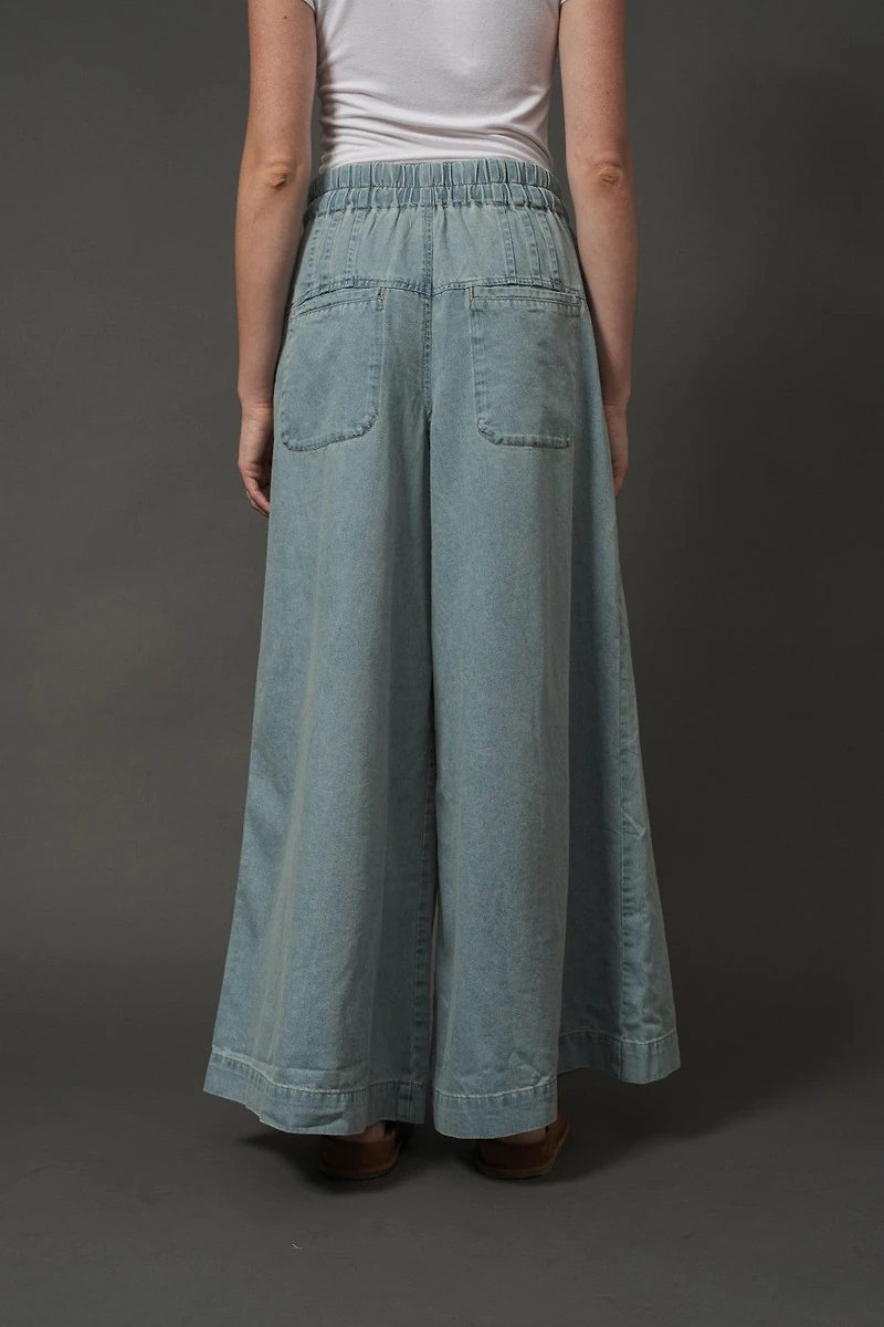 Yoke Pintuck Wide Leg Denim Pants