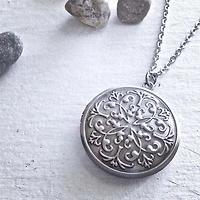 Medaillon Locket In Antique Silver