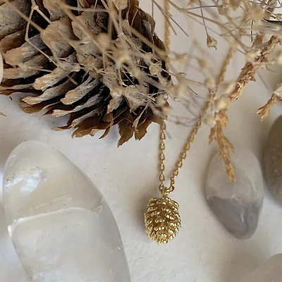 Fesen Pinecone Charm Necklace