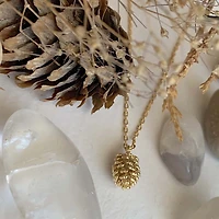 Fesen Pinecone Charm Necklace