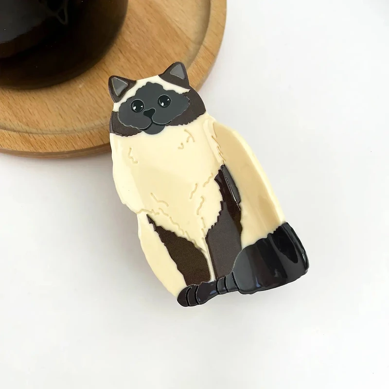 Ragdoll Sitting Cat Hair Claw