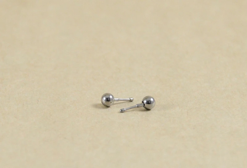 16g Titanium Barbell Ball End 1/8"