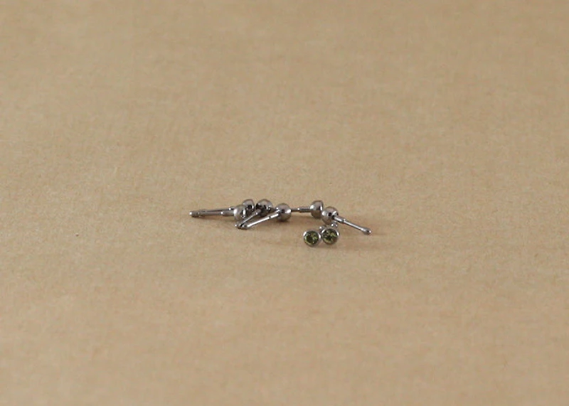 16G TI BEZEL GEM 2MM PERIDOT