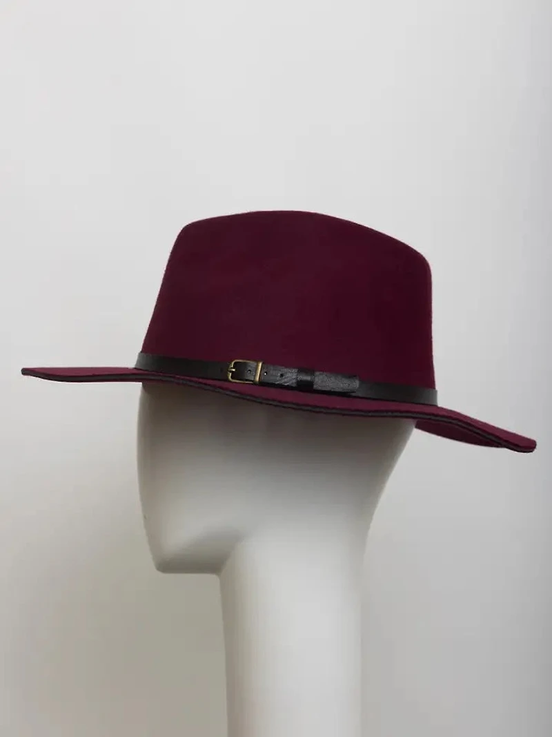 Sombrero estilo occidental con frente pellizcado