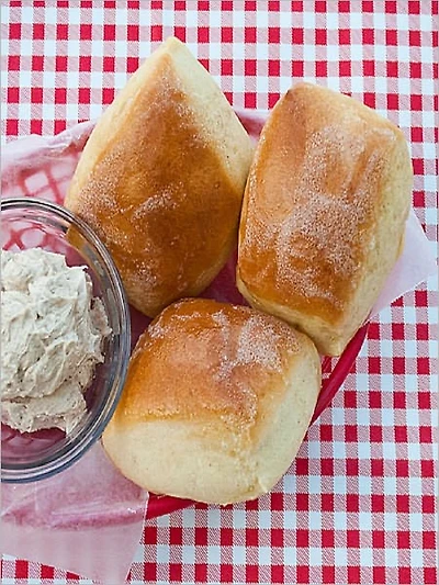 TEXAS ROADHOUSE SWEET YEAST ROLLS Recipe ~ plus CINNAMON BUTTER Recipe