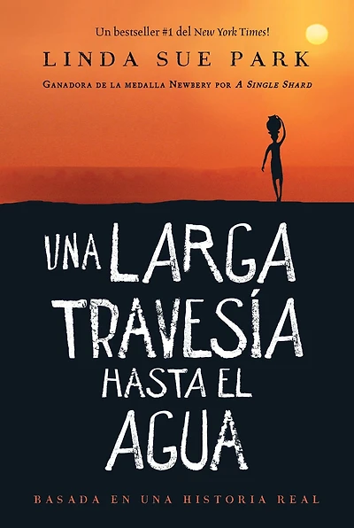 una Larga Travesía Hasta El Agua: Basada en historia real (A Long Walk to Water Spanish edition)