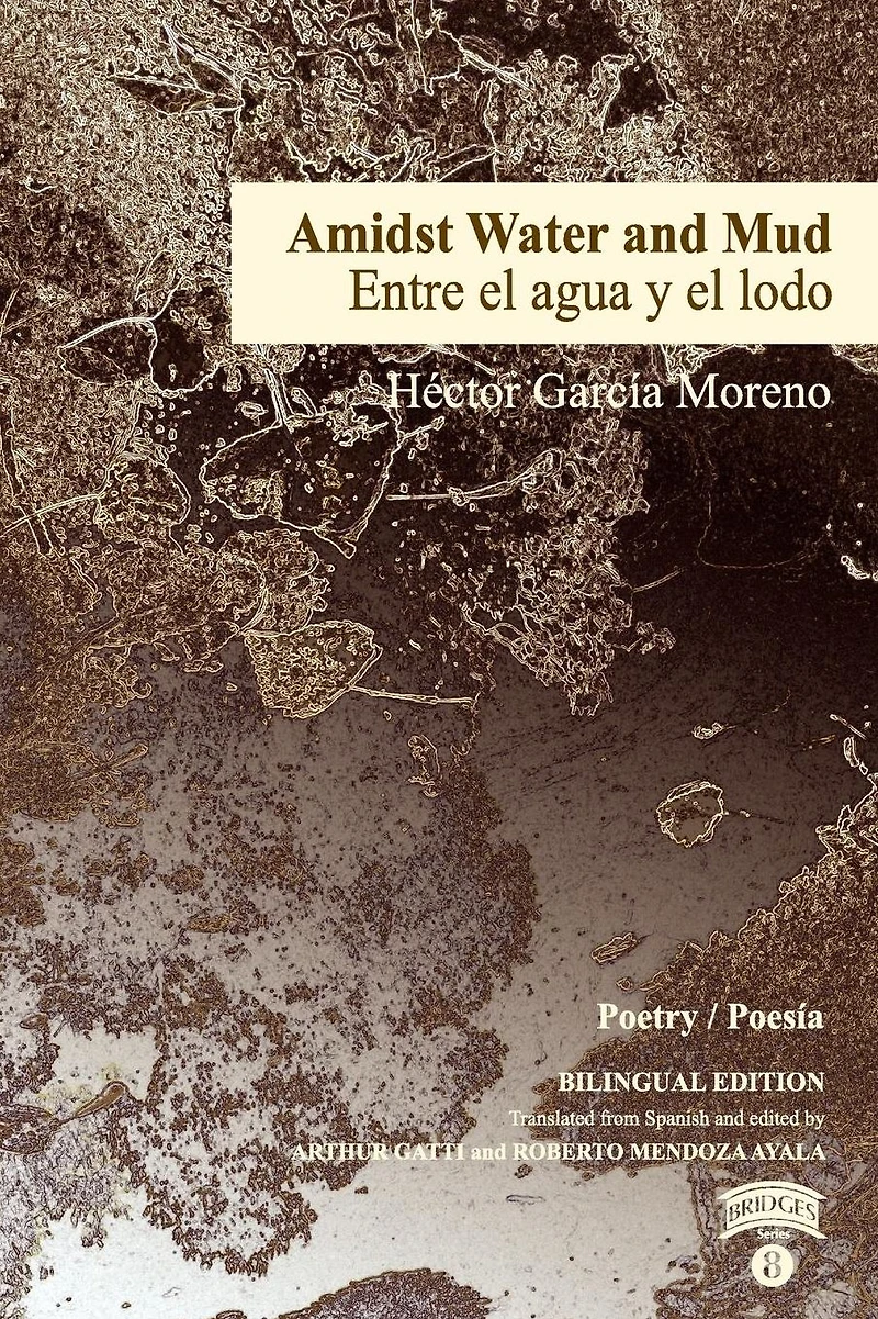 Amidst Water and Mud / Entre El Agua Y El Lodo