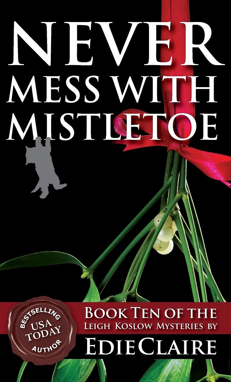 Never Mess with Mistletoe (Leigh Koslow Mystery Series #10)