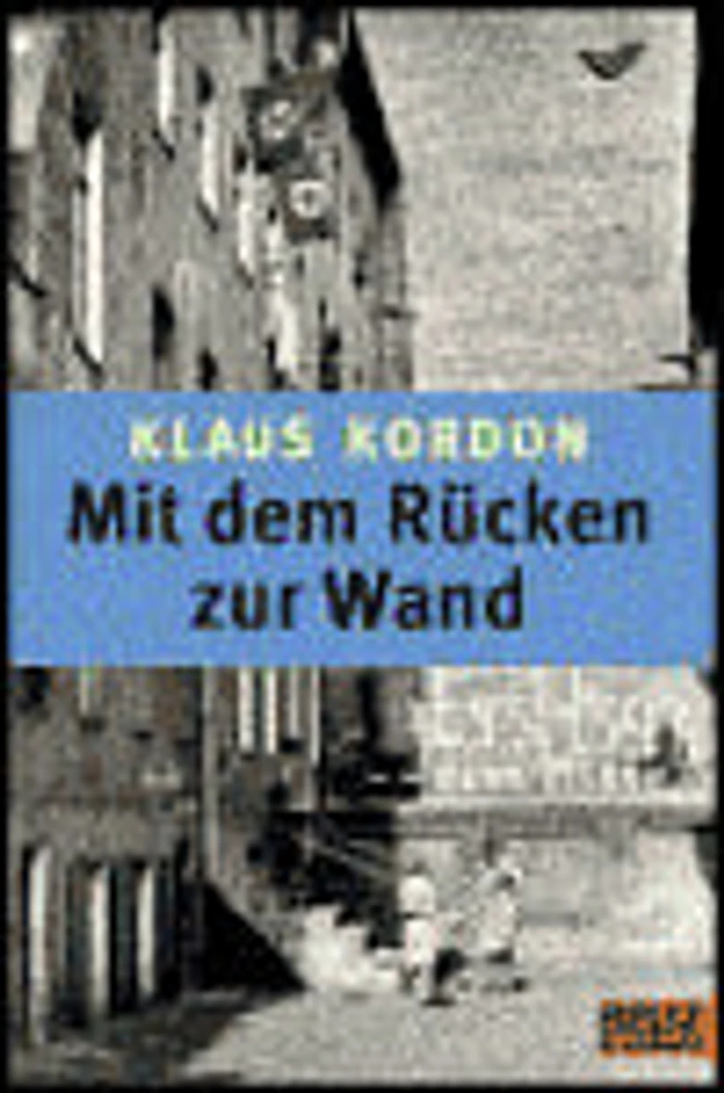 Mit dem Rücken zur Wand