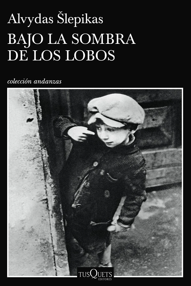 Bajo la sombra de los lobos (Edición mexicana)