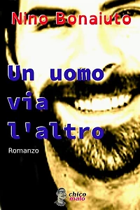 Un uomo via l'altro