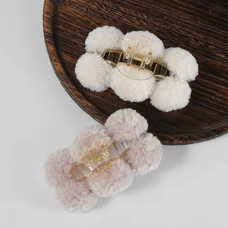 Arch14 Fluffy Pom-Pom Claw Clips 1pc