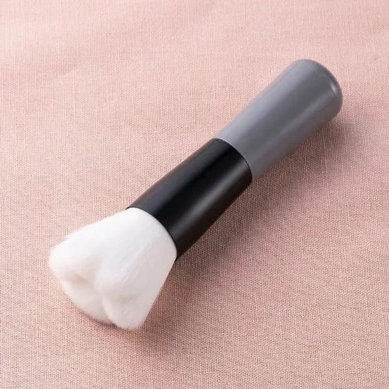 Kai Nyammy Nyarming  Makeup Brush