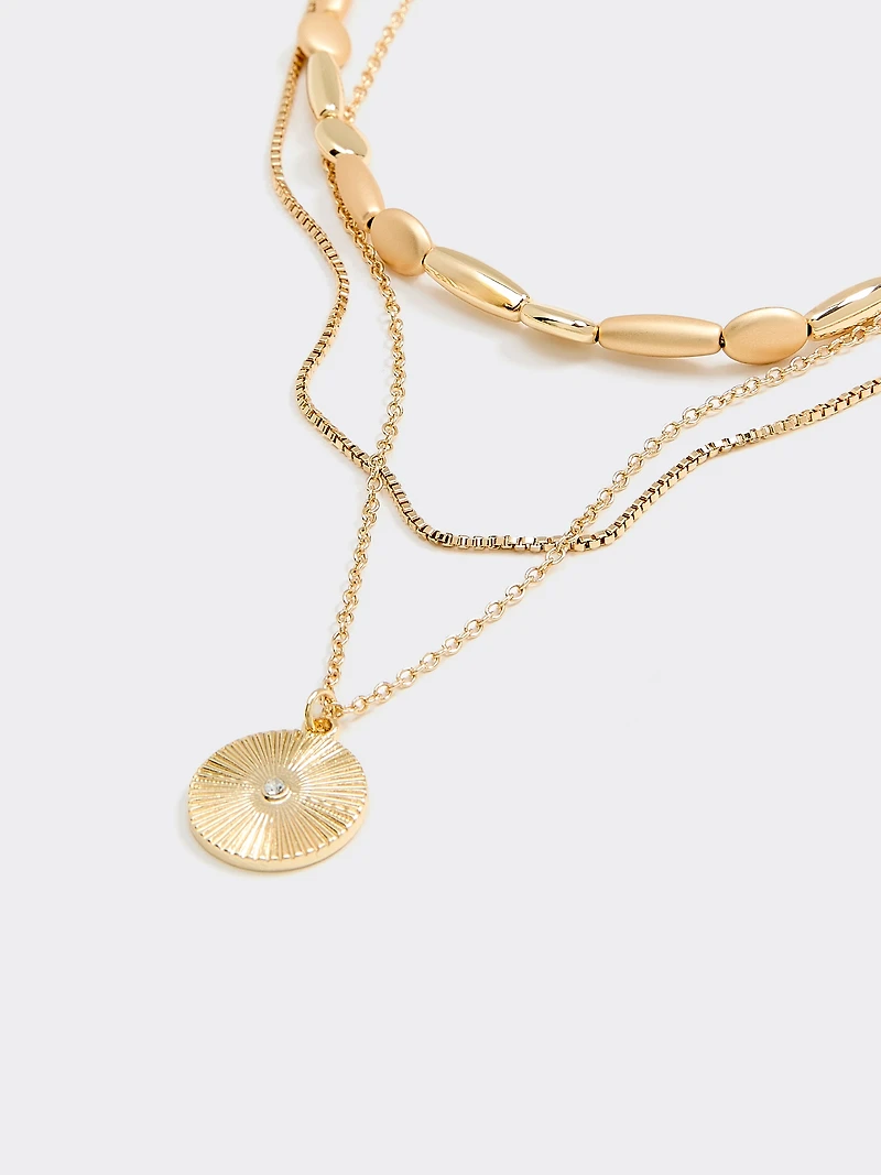 Collier court à chaînes multiples avec pendentif