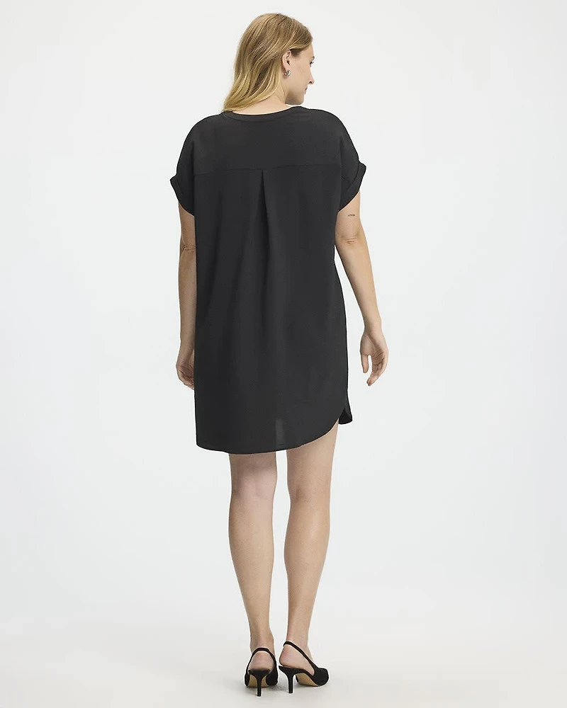 Robe ample à manches courtes et col fendu