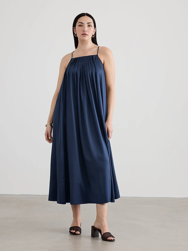 Robe maxi sans manches à col carré