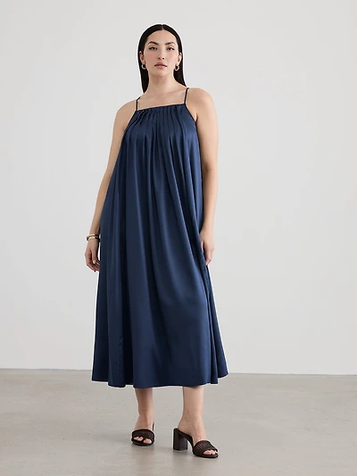Robe maxi sans manches à col carr