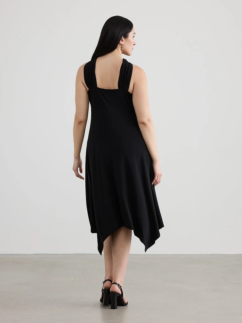 Robe licou sans manches asymétrique