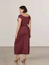 Robe midi moulante à manches courtes et jupe portefeuille